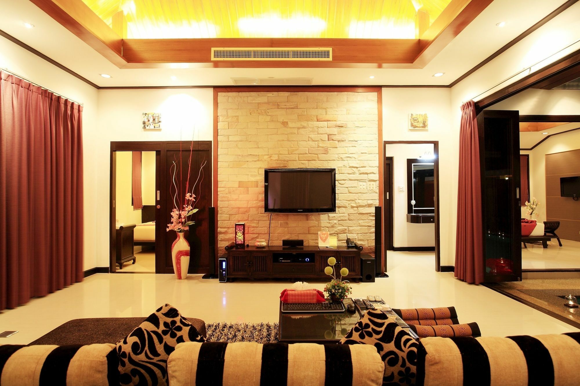 The Iris Pool Villa Rawai 外观 照片