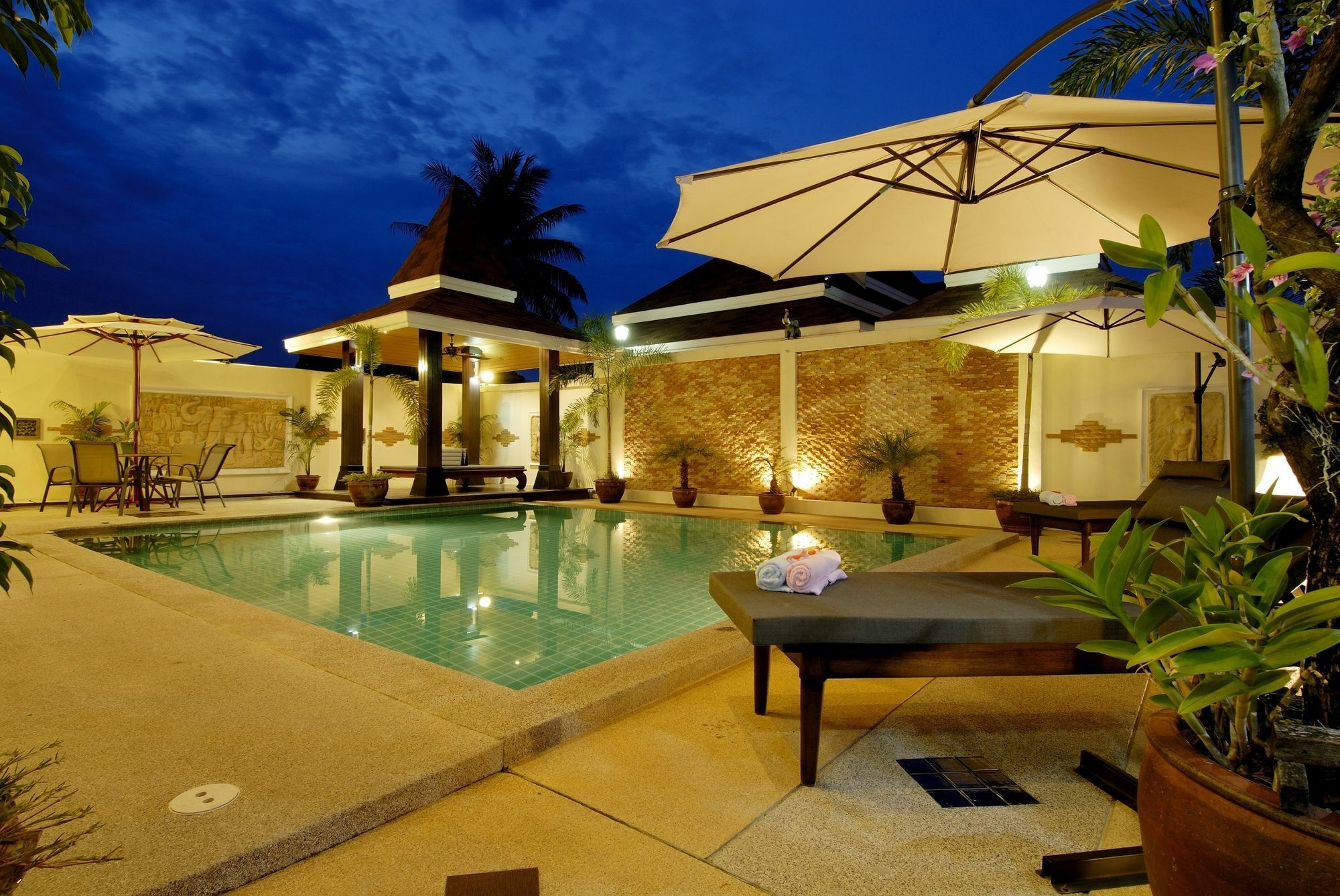 The Iris Pool Villa Rawai 外观 照片